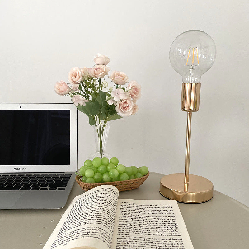 Bedside Lamp Golden Retro Post-modern Simple Model Room Table Lamp Reading Lamp Night Light Pose Props